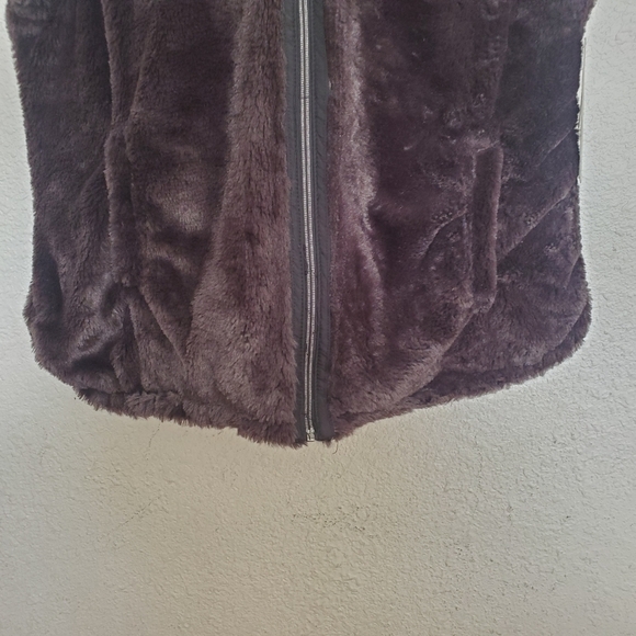 Casual Identity Reversible Vest Faux Fur Chocolate Brown (XL) - Picture 8 of 16